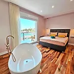 Luxury House Noble- Location In Town アパート