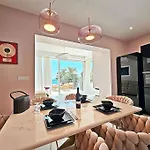 Luxury House Noble- Location In Town *