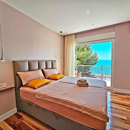 Luxury House Noble- Location In Town