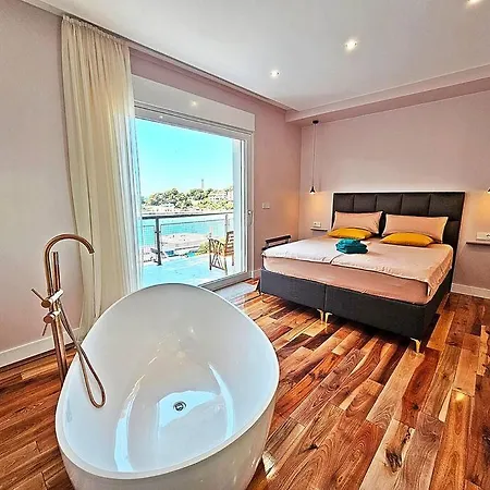 Luxury House Noble- Location In Town Apartmán