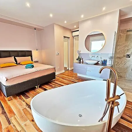 Luxury House Noble- Location In Town Apartmán