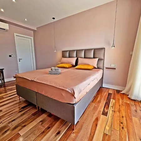Luxury House Noble- Location In Town Apartmán